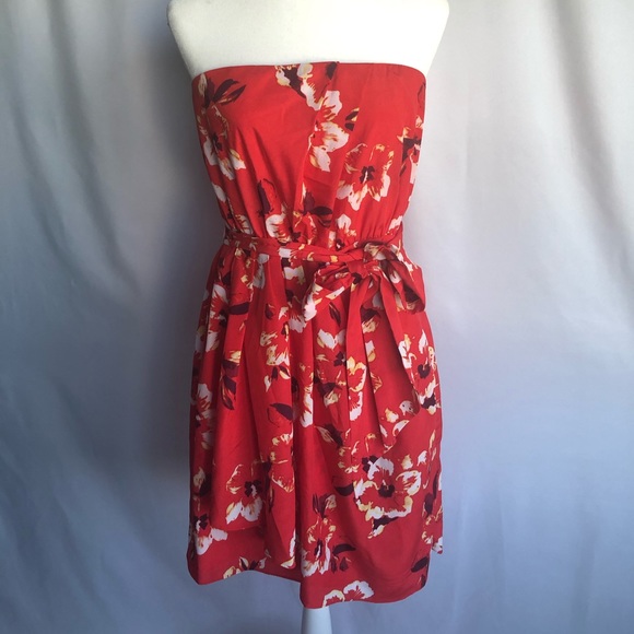 Express Dresses & Skirts - ❗️SALE❗️Express Floral Strapless Dress